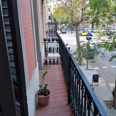 Piso Y Patio Apartment Barcelona Exterior photo